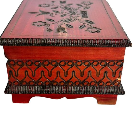 wooden handcarved etched jewelry box - Picture 4 of 10